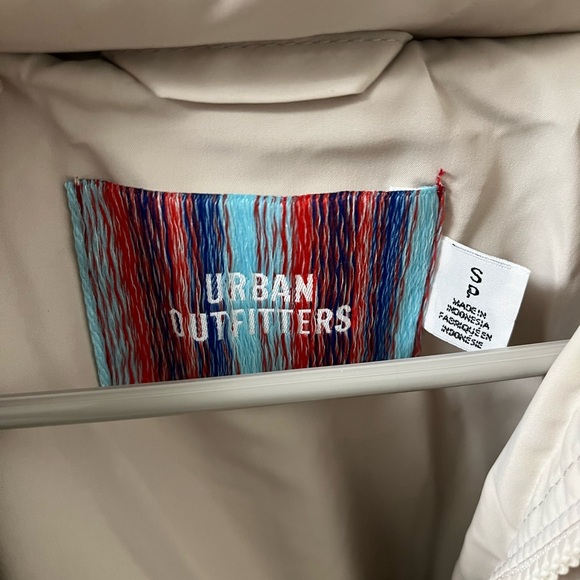 Urban Outfitters Bestie Puffer Jacket - Picture 3 of 5